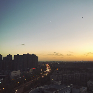 小女孩和男生一起生孩子视频
